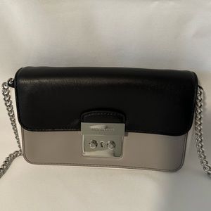 Michael Kors Crossbody/Clutch